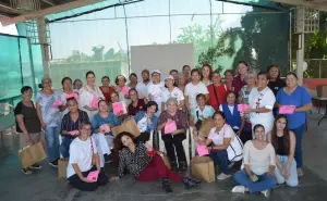 Mujeres de corazón joven aprenden a crear velas y jabones artesanales en el CDI No. 5, en la Lázaro Cárdenas en Culiacán