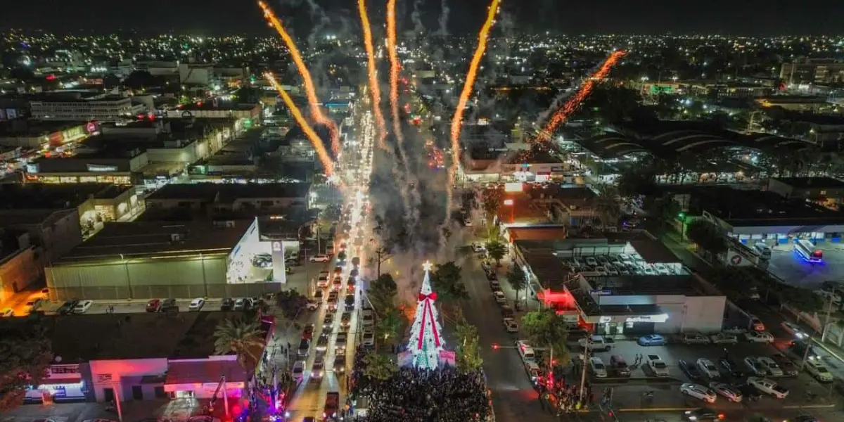 En Ahome ya llegó la Navidad; encienden el tradicional Pino e inauguran la Ruta Navideña 2024.