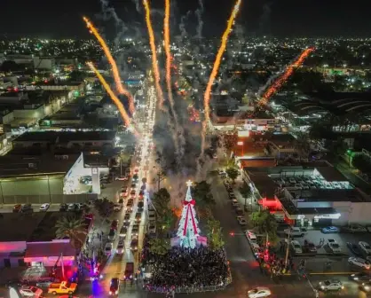 En Ahome ya llegó la Navidad; encienden el tradicional Pino e inauguran la Ruta Navideña 2024