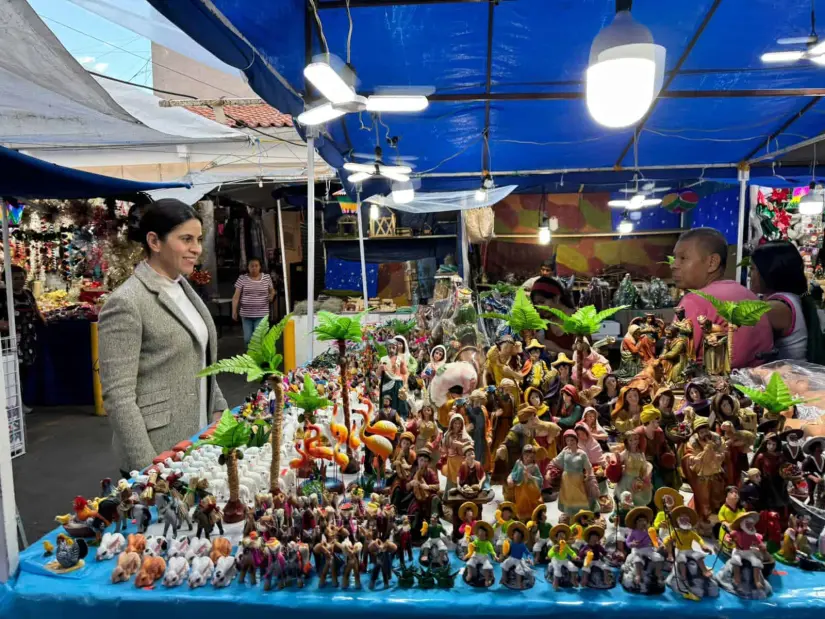 El Tianguis Navideño de la Cruz abierto desde las 9 de la mañana a las 10 de la noche. Foto: Cortesía