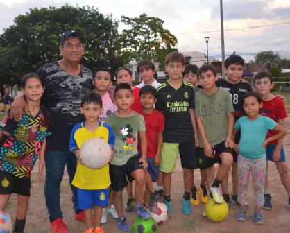 ‘Mohamed’ convierte el futbol en un refugio de valores para niños y jóvenes en la colonia Amistad en Culiacán