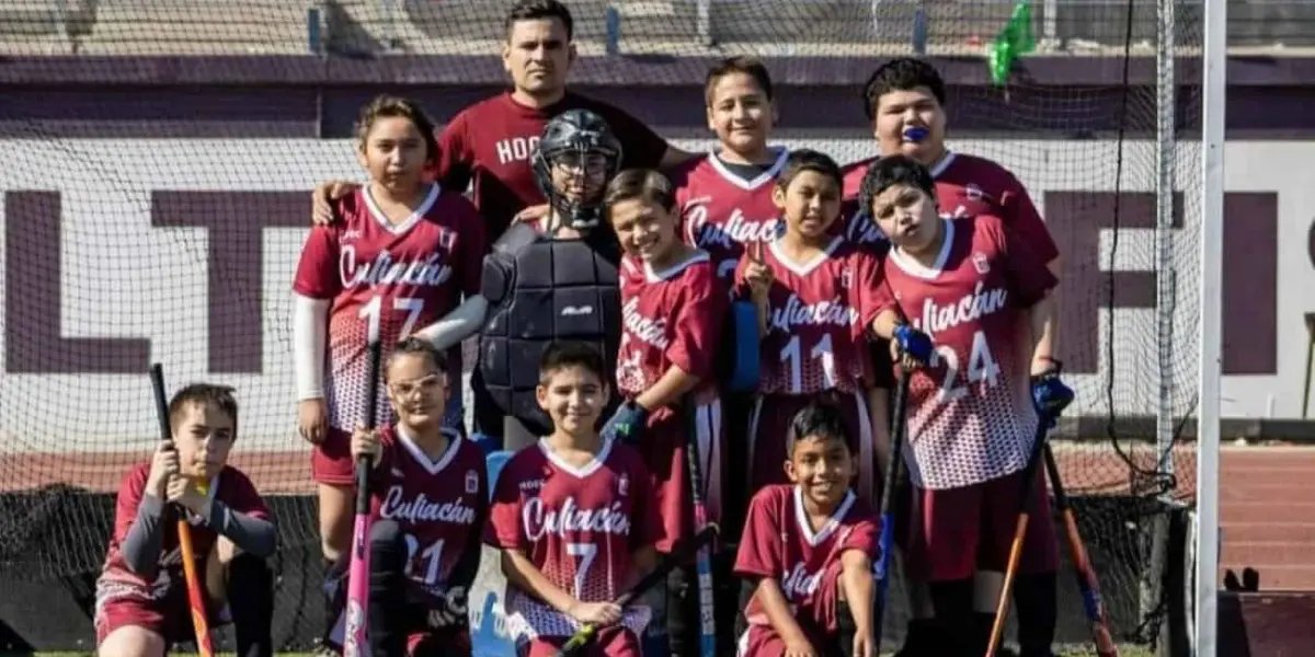 Erick Beltrán Félix, con más de cinco años impulsando el hockey sobre pasto en Culiacán, enseña esta disciplina a niños y niñas para su desarrollo integral. Su enfoque promueve valores como solidaridad, respeto y responsabilidad. Foto: Asociación de Hockey de Baja California A.C.