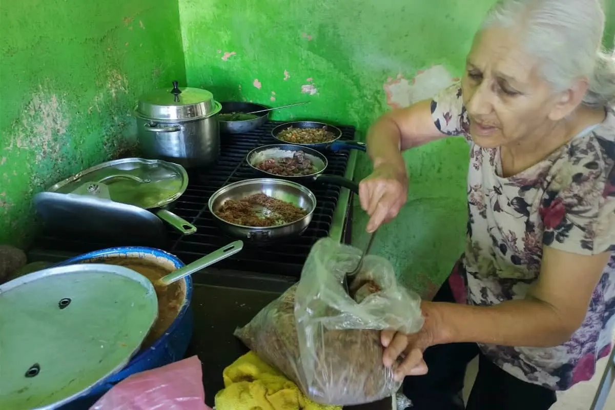 Doña Adela Astorga inspira con su Lonchería Adelita, llena de sabor en Tierra Blanca