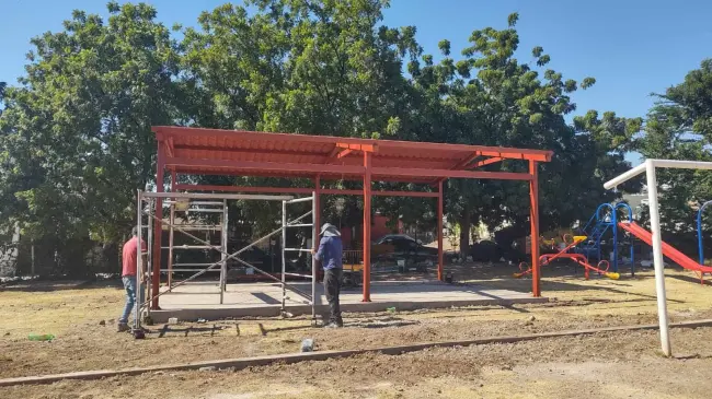 El esfuerzo conjunto de vecinos, empresas e instituciones, revitaliza el Parque Los Ayalés en la colonia Progreso como centro de actividades para personas de todas las edades. Foto: Juan Madrigal