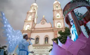 Fantástico desfile ilumina a Culiacán con la magia y valores de la Blanca Navidad