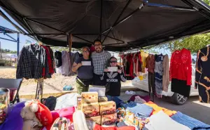 El alcalde de Culiacán entrega apoyo a comerciantes del tianguis Laureles Pinos