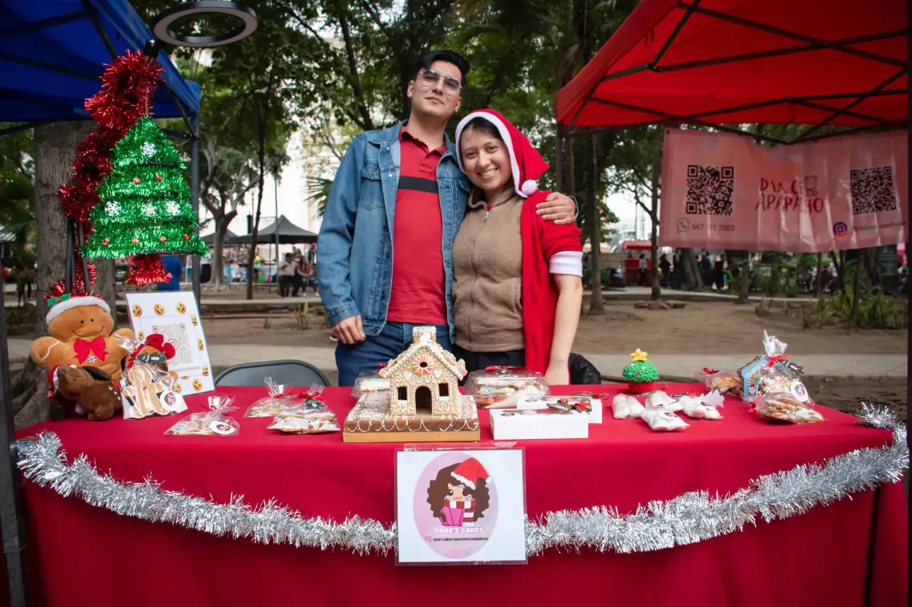 El talento joven toma la plazuela Álvaro Obregón en una jornada de fiesta y emprendimiento en el Bazar Juvenil organizado por el IMJU.