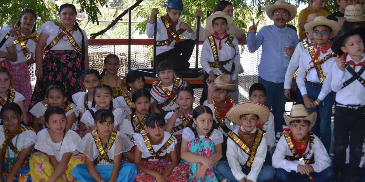 Primaria Juan M. Banderas celebra con fervor la Revolución Mexicana. Foto: Juan Madrigal