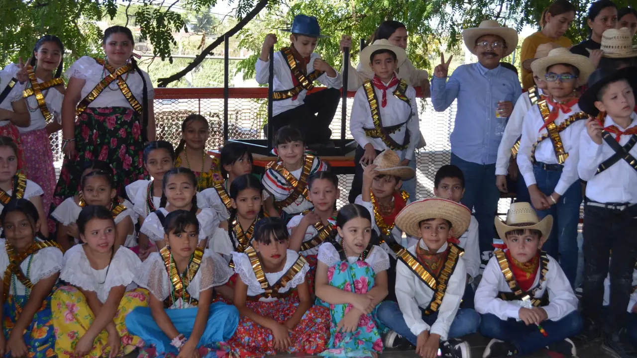 Primaria Juan M. Banderas celebra con fervor la Revolución Mexicana. Foto: Juan Madrigal