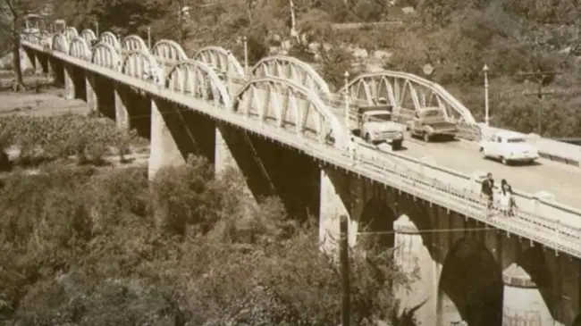 El puente Cañedo no solo cruzaba el río Tamazula, sino que conectaba mundos separados, transformando la vida urbana en Culiacán.