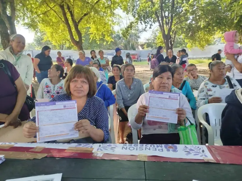 A partir de enero de 2025 van a entregar las tarjetas de la Pensión Mujeres Bienestar. Foto: Cortesía