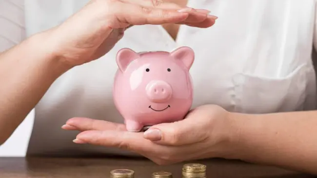 Ahorrar tu aguinaldo puede ser de gran ayuda para alcanzar tus metas financieras. Foto: Freepik