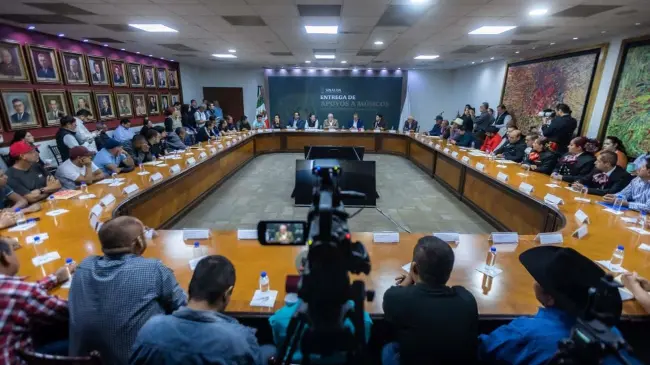 Entrega Rocha apoyo económico a músicos con el programa “Sinaloa Late Fuerte”