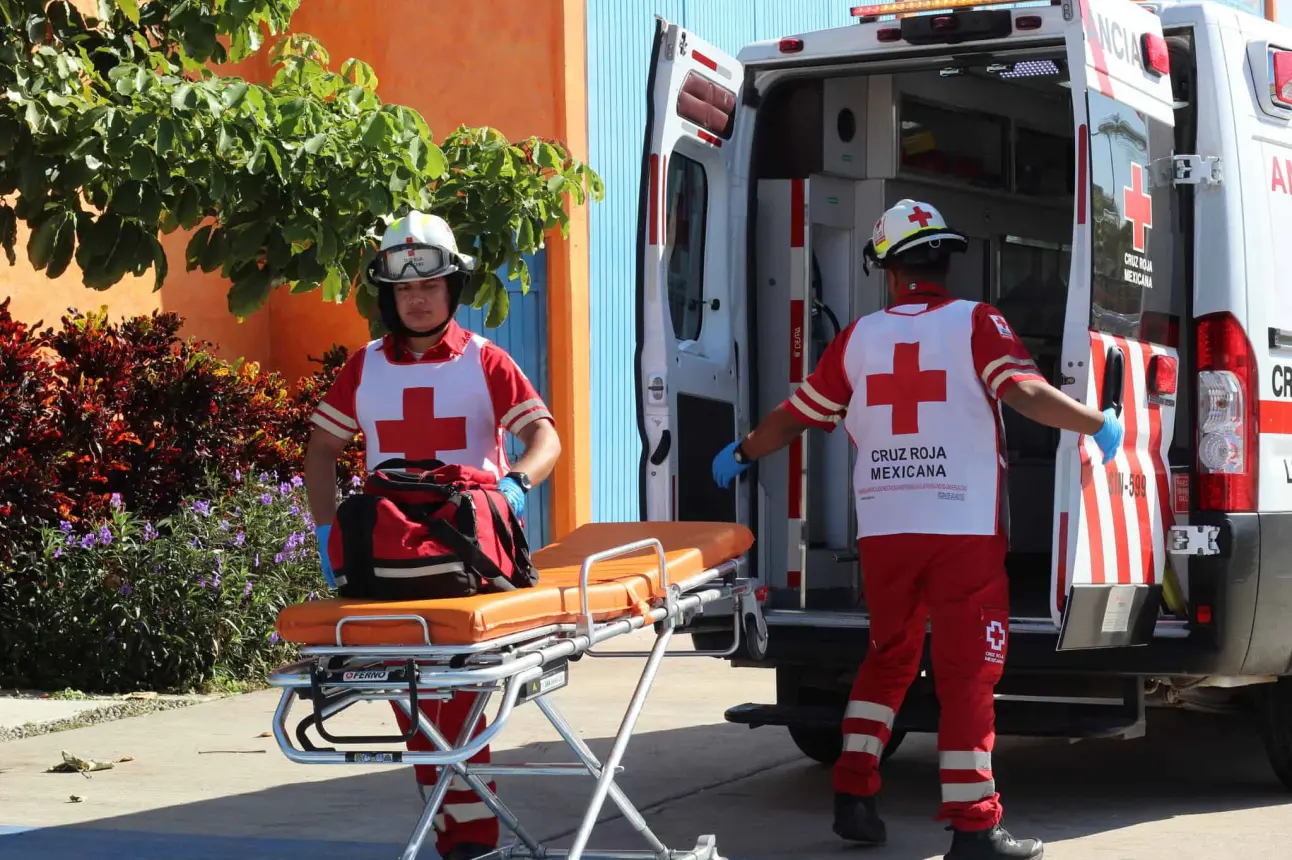 Bebé de Los Mochis sufre paro cardiaco y socorristas de Cruz Roja logran estabilizarlo.