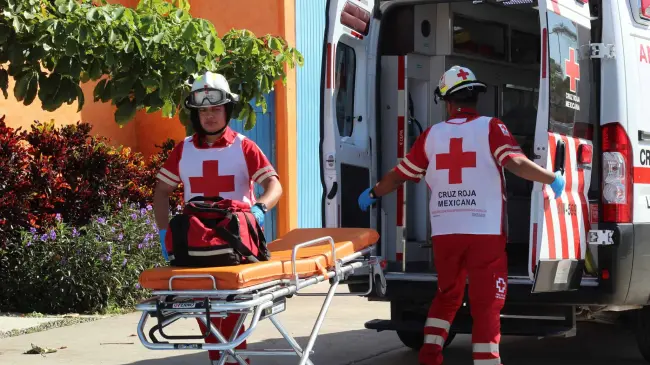 Bebé de Los Mochis sufre paro cardiaco y socorristas de Cruz Roja logran estabilizarlo.