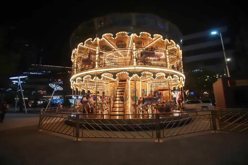 Carrucel de dos pisos del parque Sendela. Foto: Cortesía