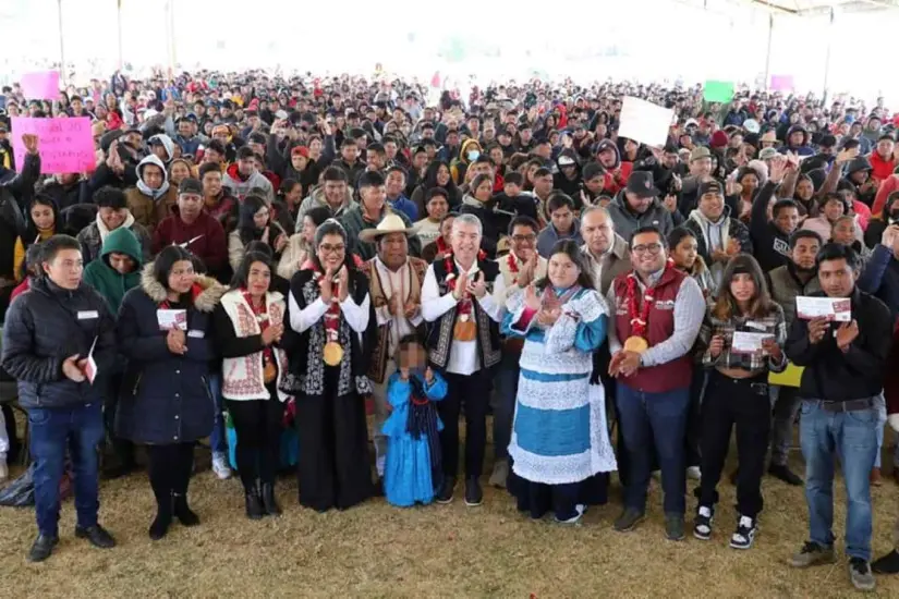 Entrega de tarjetas de Jóvenes con Bienestar del Estado de México. Foto: Cortesía