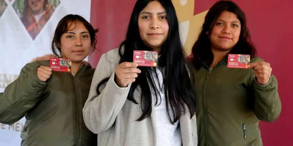 Entregan tarjetas de Jóvenes con Bienestar del Estado de México. Foto: Cortesía