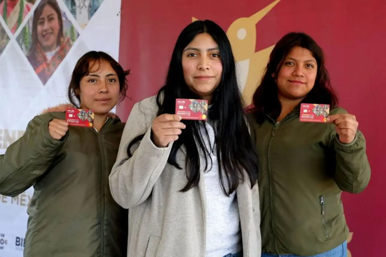 Entregan tarjetas de Jóvenes con Bienestar del Estado de México. Foto: Cortesía