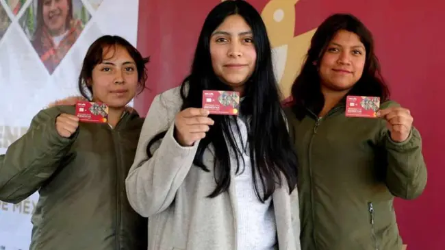 Entregan tarjetas de Jóvenes con Bienestar del Estado de México. Foto: Cortesía