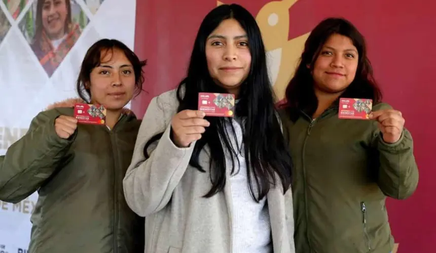 Entregan tarjetas de Jóvenes con Bienestar del Estado de México. Foto: Cortesía