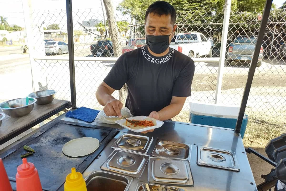 Luis Bernardo, el ingeniero que encontró su pasión en el sabor de los guisos en Culiacán