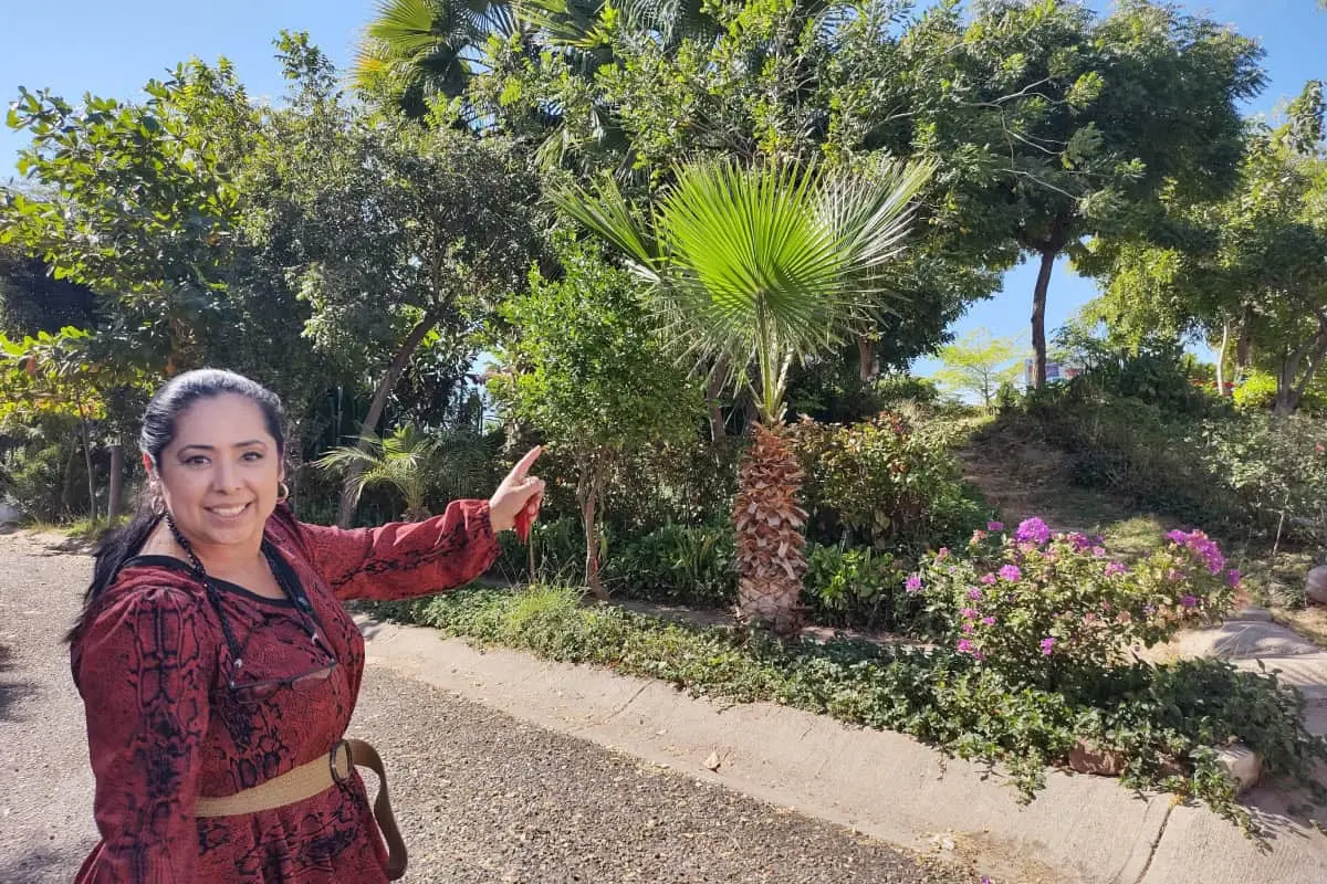 Samy Vidales muestra con orgullo el transformado Parque Diamante de Villas del Humaya.