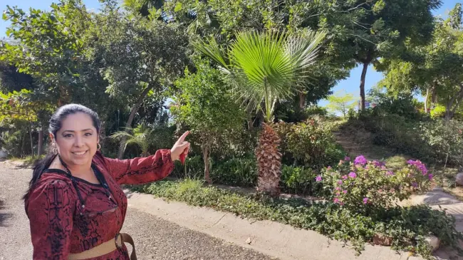 Samy Vidales muestra con orgullo el transformado Parque Diamante de Villas del Humaya.