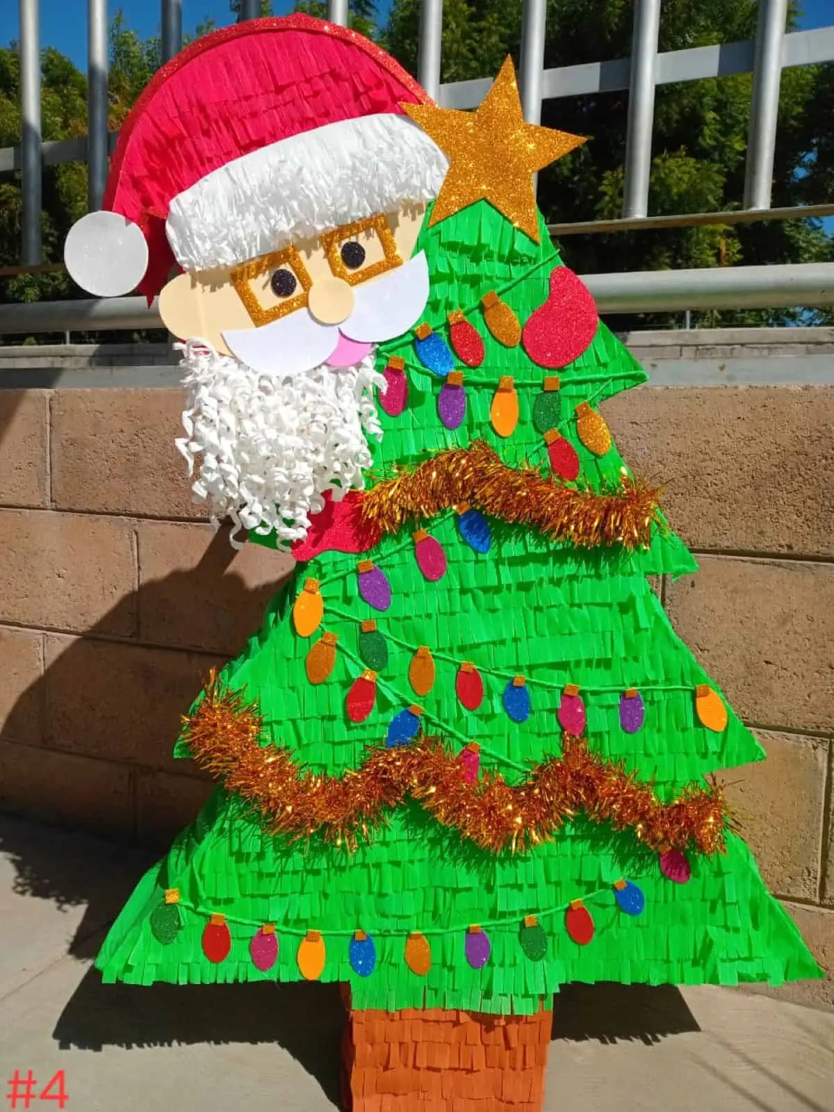 Cada temporada Selene tiene nuevos personajes y motivos con sus piñatas