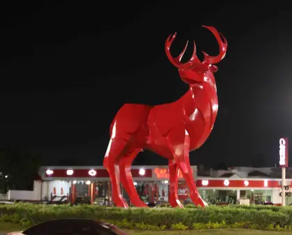 ¡Se ve más chulo! Ilumina El Gran Venado Rojo, "El Gran Orgullo" 