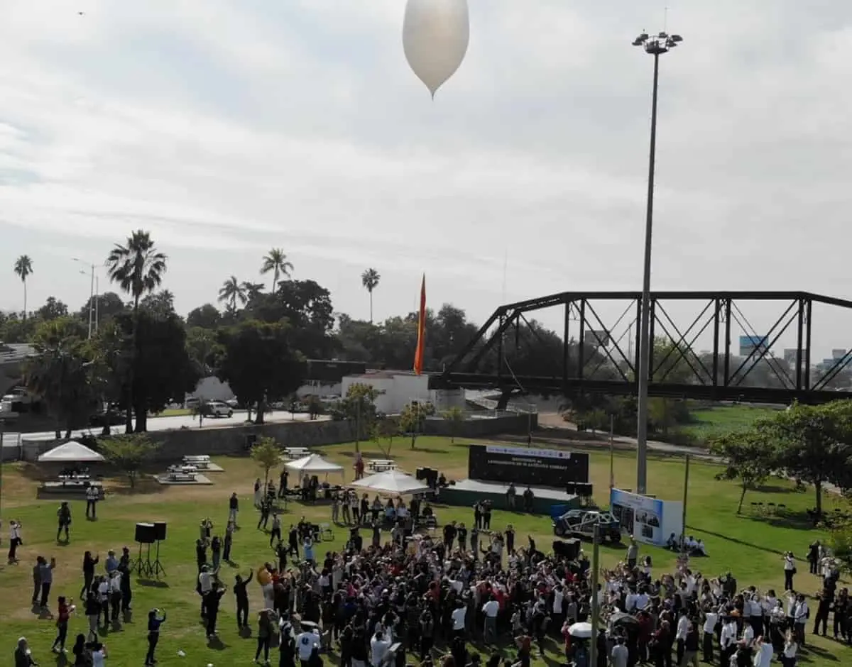 Fotos: lanzan microsatélites Cubesat con mensajes de paz por Culiacán.