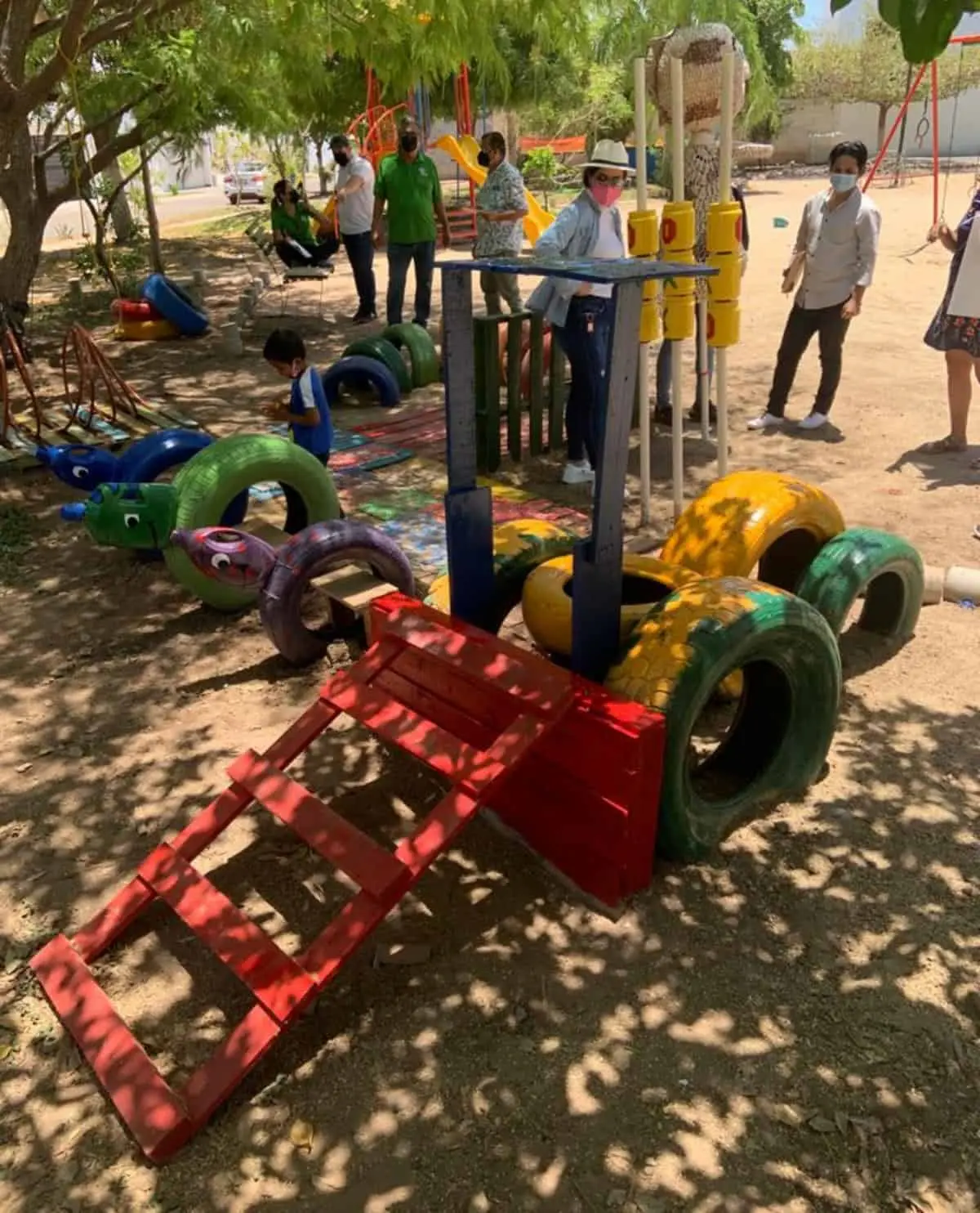 El Equipo Redivivus fue el primer lugar del Proyecto ICREA con sus juegos instalados en Valle Alto. Foto: Parques Alegres
