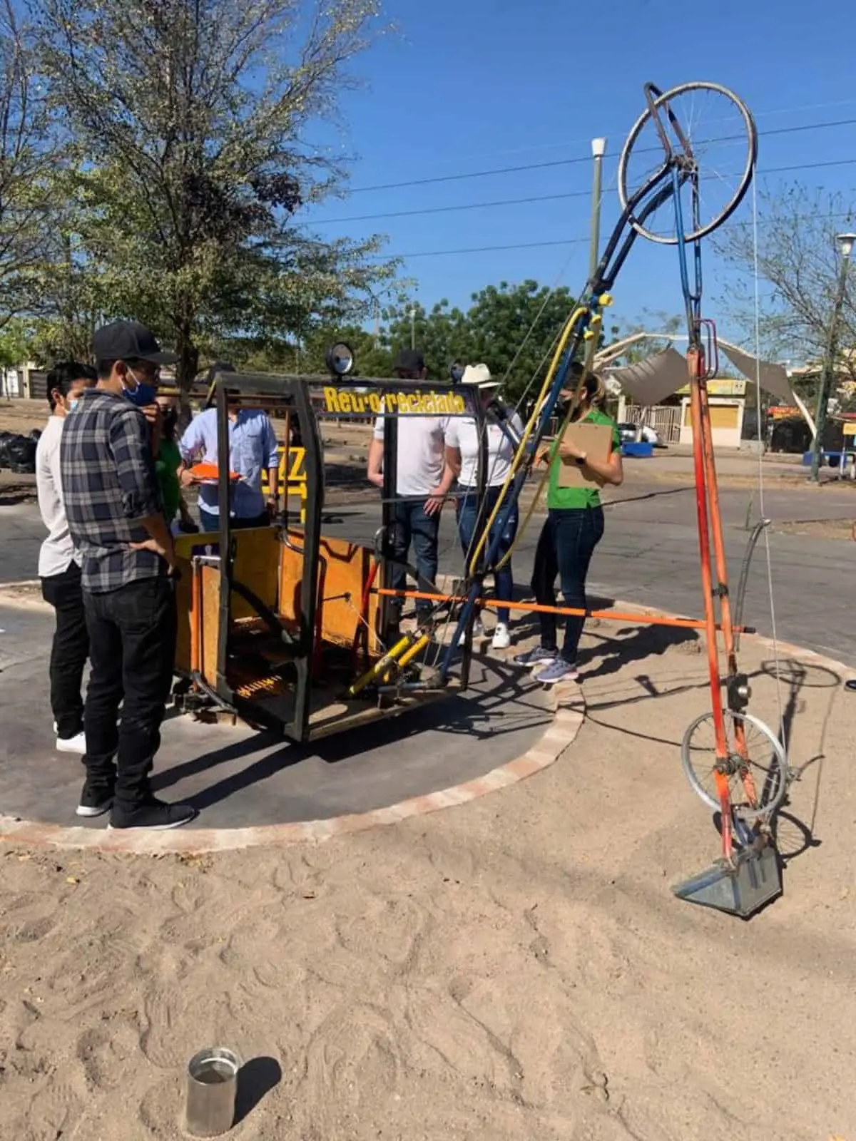 El Equipo Triple C instaló su juego en la colonia Vista Hermosa. Foto: Parques Alegres