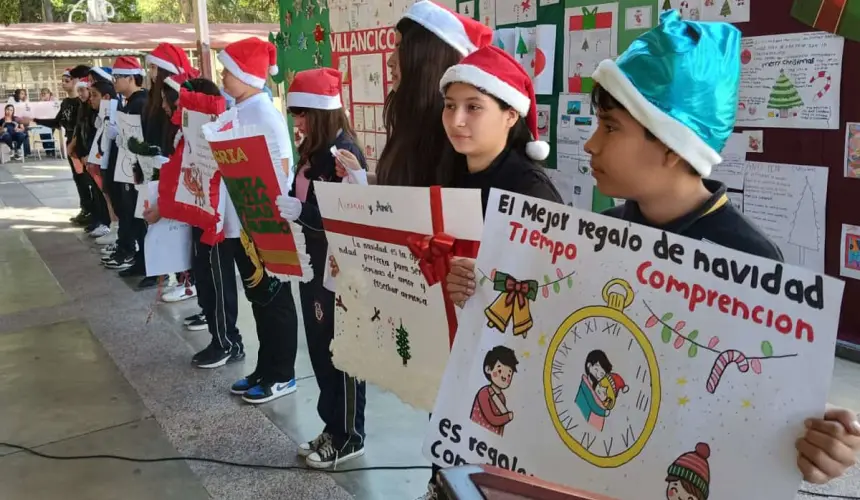 La Navidad es la época perfecta para sembrar semillas de amor y cosechar armonía, fue uno de los mensajes de los alumnos durante el recital. Fotos: Francisco Castro