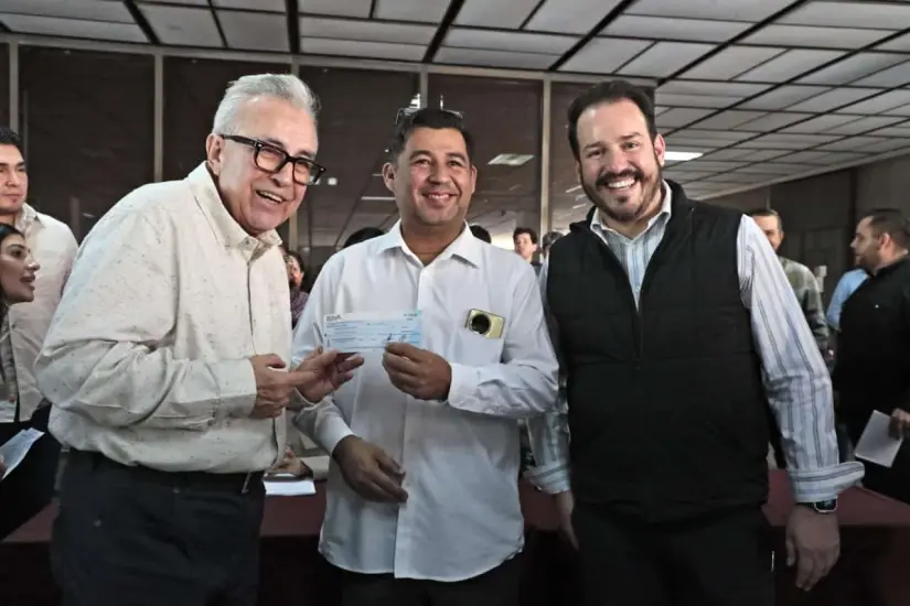 Entrega de apoyos a músicos de Culiacán y Navolato.