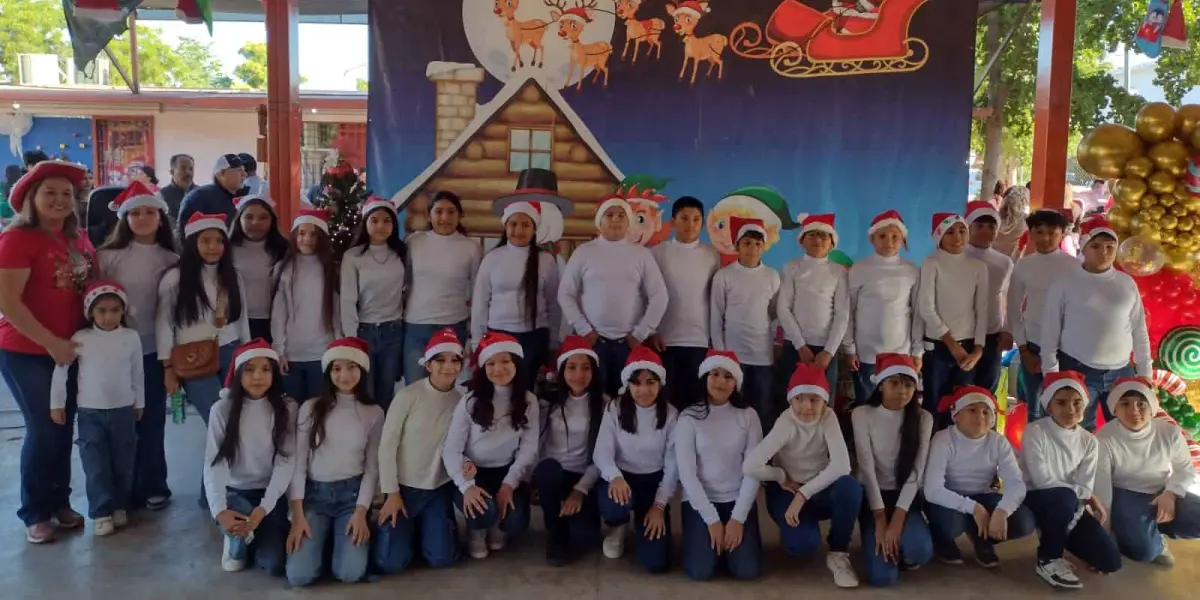 Los niños de 6A tuvieron una presentación muy emotiva con la ayuda de su maestra Karol Sandoval.