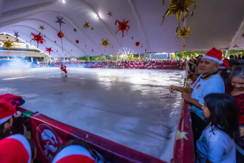 Así luce la pista de hielo en Culiacán