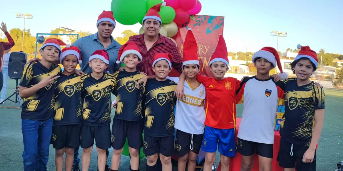 Los integrantes del Leones FC pasaron un día agradable para celebrar su festejo navideño.