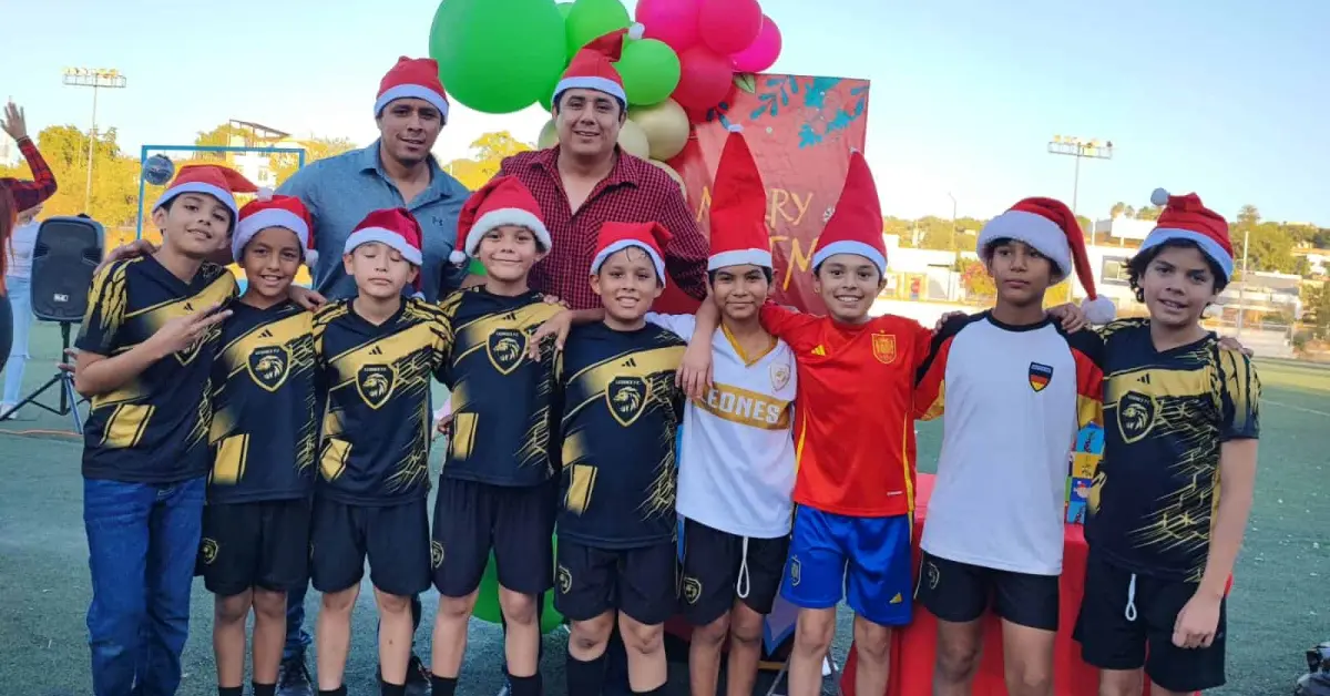 Leones FC celebra la Navidad con alegría y diversión para sus pequeños futbolistas