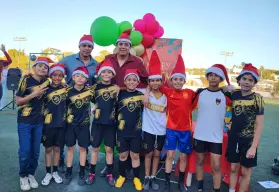 Leones FC celebra la Navidad con alegría y diversión para sus pequeños futbolistas