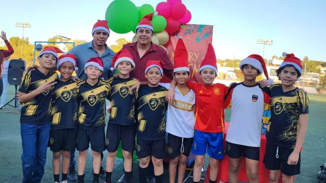 Los integrantes del Leones FC pasaron un día agradable para celebrar su festejo navideño.