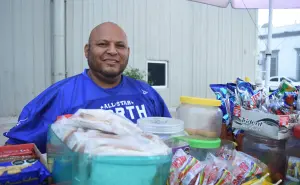 Con la venta de dulces en el centro de Culiacán Don Chiles encontró una nueva esperanza de vida