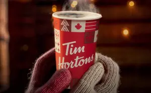 Cubeta y vasos navideños de Tim Hortons: ¿cuánto cuestan y dónde conseguirlos?