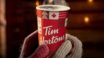 Cubeta y vasos navideños de Tim Hortons: ¿cuánto cuestan y dónde conseguirlos?