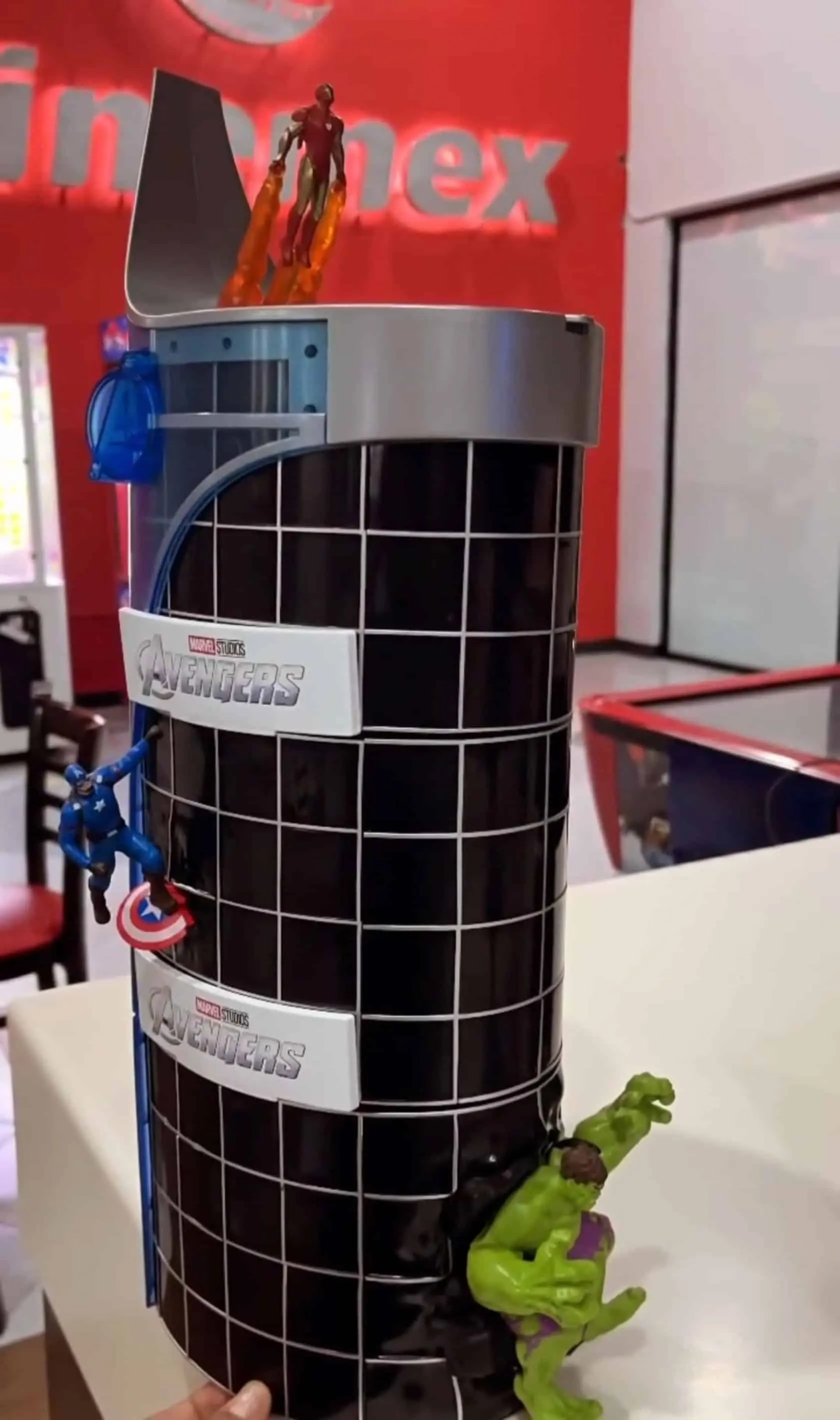 Inicia la venta de las palomeras de la torre Avengers en Cinemex. Foto: Coleccionando