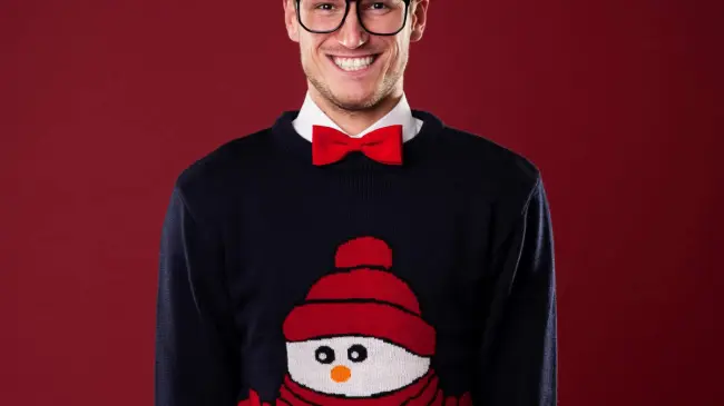El Día del Suéter Navideño Feo es la oportunidad ideal para lucir tus mejores atuendos navideños. Foto: Freepik