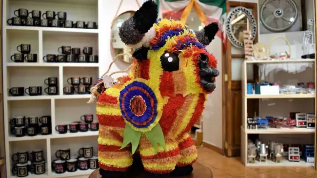 Gran variedad de productos en el Festival Navideño 2024 de la ciudad de Guanajuato. Foto: Cortesía