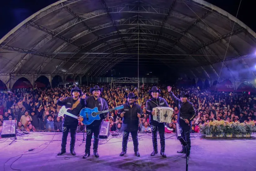 Grupo Palomo dará concierto en la  Explanada de la Feria de Arandas. 