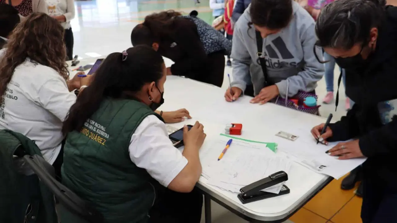 Anuncian detalles de la convocatoria de la Beca Benito Juárez para preparatoria. Foto: Cortesía