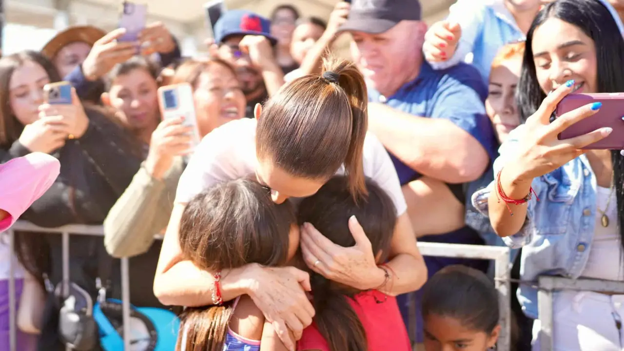 La presidenta de México, Claudia Sheinbaum Pardo en su visita a Mazatlán expresó: Nunca dejaremos solos a los sinaloenses en la lucha por la paz.